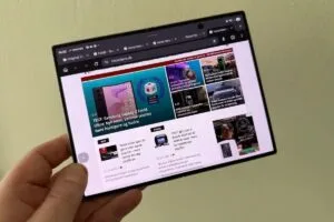 Samsung byder Apple velkommen med foldbar telefon, der ligner deres egen