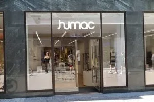 Humac genåbner alle butikker efter rekonstruktion
